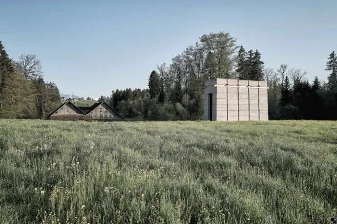 Blick auf den Ofenturm mit der Ziegelhütte im Hintergrund